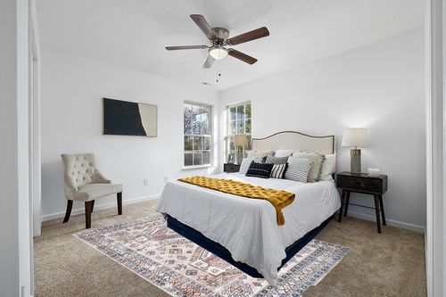 nuLOOM Mae Tribal Motif Machine Washable Area Rug in White and Yellow Modern Bedroom