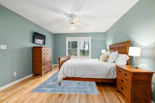 SAFAVIEH Tucson Collection Area Rug - 6' x 9', Green & Green, Persian Design, Non-Shedding Machine Washable & Slip Resistant Ideal for High Traffic Areas in Living Room, Bedroom (TSN190X) in Teal and Orange Wood Bedroom