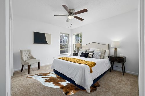 bonanza leathers Genuine Cowhide Rug Tricolor Size S/L/XL 5X6/6X7/7X8 FT (XL) in White and Yellow Modern Bedroom