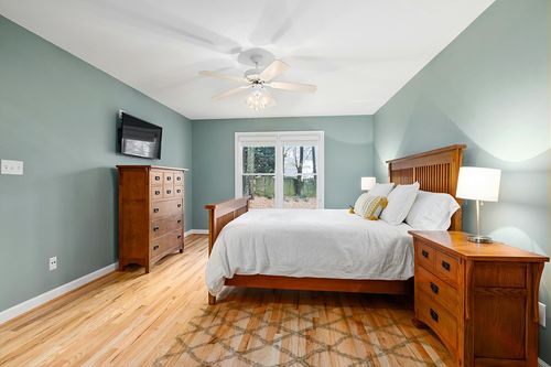 Dynamic Rugs Rug, 7'5" x 10'6", White/Silver in Teal and Orange Wood Bedroom