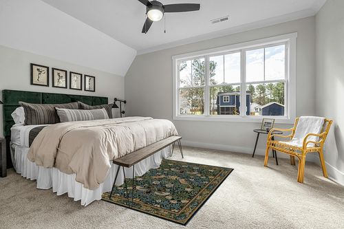 RUGGABLE Morris & Co Washable 5x7 Area Rug, Strawberry Thief Indigo, Premium Rugs for Living Room, Bedroom, Kitchen, Office, Classroom with Gripper Non Slip Pad in Grey Traditional Bedroom with King Bed