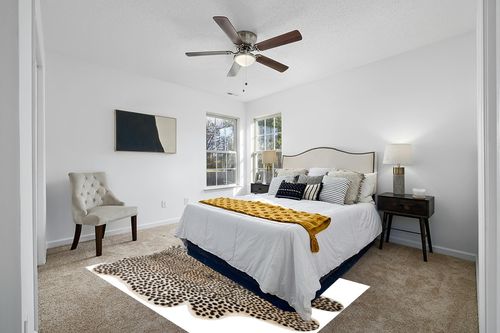 Erin Gates by Momeni Acadia Cheetah Multi Faux Hide Area Rug 5'3" X 7'10" - Multicolor in White and Yellow Modern Bedroom