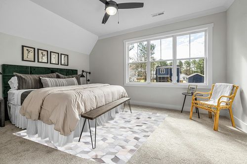 SAFAVIEH Studio Leather Collection 8' x 10' Ivory/Grey STL229F Handmade Mid-Century Modern Living Room Dining Bedroom Area Rug in Grey Traditional Bedroom with King Bed