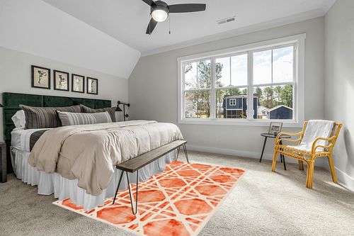 SAFAVIEH Dip Dye Collection 6' x 9' Ivory/Orange DDY721P Handmade Geometric Watercolor Premium Wool Living Room Dining Bedroom Area Rug in Grey Traditional Bedroom with King Bed