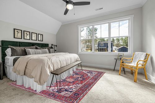 Eyely HSW105A-8 Machine Washable Cirali Ornate Large Medallion Indoor Area Rug Bohemian;Farmhouse;Persian, Bedroom, Kitchen, Living Room, Easy-Cleaning, Non-Shedding, 8 X 10, Red/Navy in Grey Traditional Bedroom with King Bed