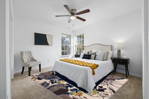 Rugshop Modern Bright Flowers Non-Slip (Non-Skid) Area Rug 8 x 10 (7' 10" x 10') Cream in White and Yellow Modern Bedroom