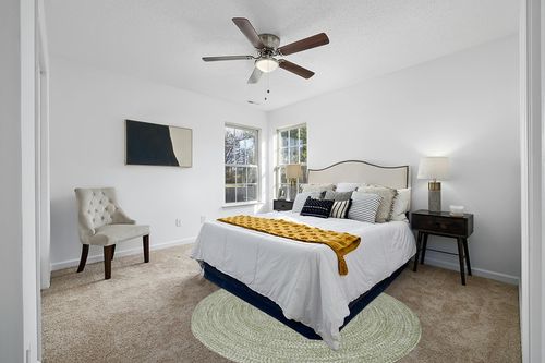 SUPERIOR Reversible Braided Indoor/Outdoor Area Rug, 6' Round, Green-White in White and Yellow Modern Bedroom