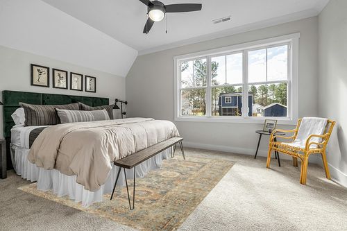 Loloi II Margot Collection MAT-03 Ocean/Spice 7'-6" x 9'-6" Area Rug feat. CloudPile in Grey Traditional Bedroom with King Bed