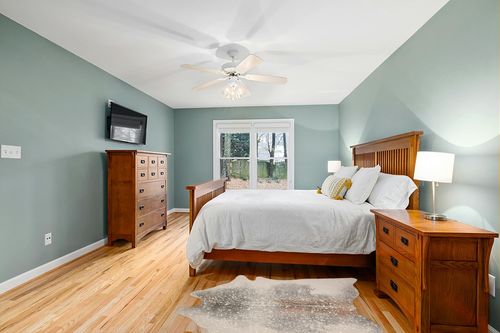 Loloi II Bryce Collection BZ-07 Pewter/Gold, Contemporary 3'-10" x 5' Accent Rug in Teal and Orange Wood Bedroom