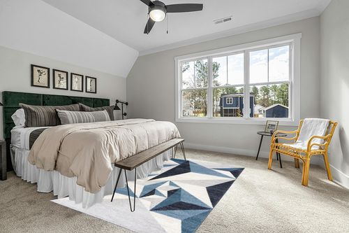 Abani Rugs Gray and Blue 6 ft. X 9 ft. Contemporary Area Rug with Geometric Triangles. Rectangular Area Rug. Turkish Stain Resistant Area Rug. in Grey Traditional Bedroom with King Bed