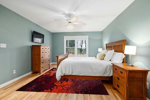 SAFAVIEH Glacier Collection 8' x 10' Red / Orange GLA124Q Modern Abstract Non-Shedding Living Room Bedroom Dining Home Office Area Rug in Teal and Orange Wood Bedroom