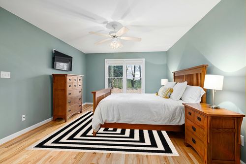 Abani Contemporary Black & Ivory 7'9" x 10'2" Area Rug, Contrasting Geometric Modern Stripe Symmetrical Living Room Carpet Rugs in Teal and Orange Wood Bedroom