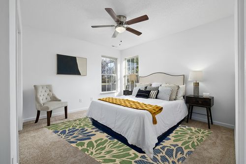 JONATHAN Y SMB110B-8 Zinnia Modern Floral Textured Weave Indoor Outdoor Area-Rug Bohemian Coastal Easy-Cleaning Bedroom Kitchen Backyard Patio Non Shedding, 8 X 10, Navy/Green in White and Yellow Modern Bedroom