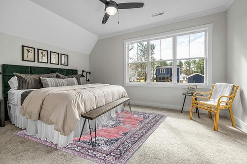 JONATHAN Y WSH201B-8 Bausch Bohemian Distressed Chenille Machine-Washable Indoor Area Rug, Classic, Mid-Century, Rustic for Bedroom,Kitchen,Living Room,Non Shedding,Easy-Washing, Pink, 8 X 10 in Grey Traditional Bedroom with King Bed