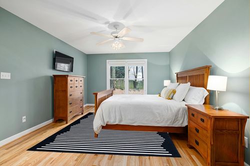 SAFAVIEH Montauk Collection Area Rug - 8' x 10', Black & Ivory, Handmade Flat Weave Boho Farmhouse Cotton Modern Stripe, Ideal for High Traffic Areas in Living Room, Bedroom (MTK313Z) in Teal and Orange Wood Bedroom