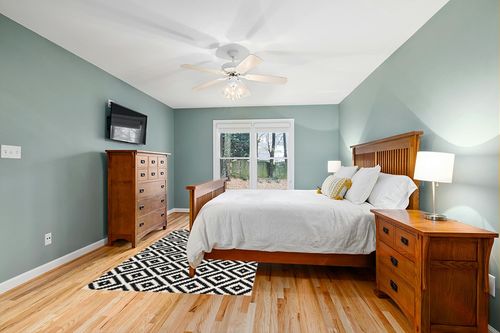 nuLOOM Kellee Hand Tufted Geometric Wool Area Rug, 5x8, Black in Teal and Orange Wood Bedroom