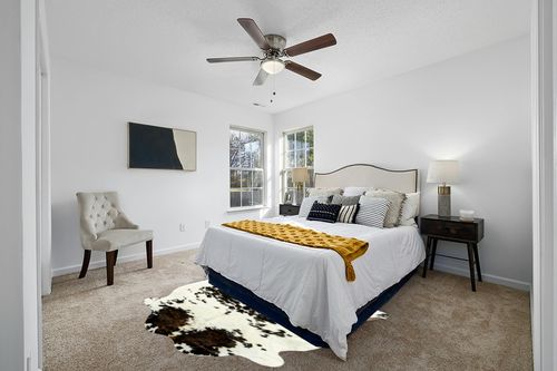 HIDES BAZAAR Light Tricolor Cowhide Rug, Premium Quality Genuine Leather Cow Hide, White, Brown and Black Color Mix Area Rug (5x7 ft) in White and Yellow Modern Bedroom