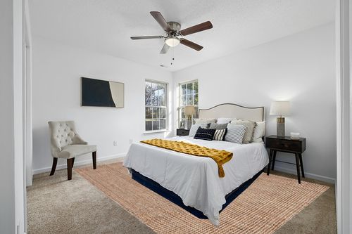 SAFAVIEH Natural Fiber Collection Area Rug - 9' x 12', Natural, Handmade Farmhouse Jute, Ideal for High Traffic Areas in Living Room, Bedroom (NF747A) in White and Yellow Modern Bedroom