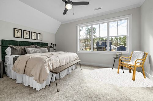 White 8 Ft Round  Shag Rug in Grey Traditional Bedroom with King Bed