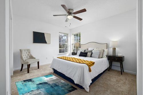 KITHOME Contemporary Non-Slip Area Rug Turquoise and Grey Abstract Art Painting Teal Printed Rugs Art Carnival Rubber Backing Living Room Floor Mats Rectangle Area Rug Carpet for Indoor 4'x6' in White and Yellow Modern Bedroom