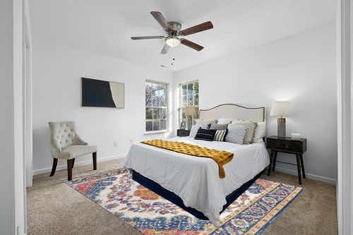 JONATHAN Y BMF106A-8 Bohemian Flair Boho Vintage Medallion Blue/Multi 8 ft. x 10 ft. Area-Rug, Vintage, Easy-Cleaning, for Bedroom, Kitchen, Living Room, Non Shedding in White and Yellow Modern Bedroom