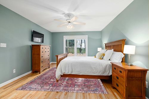 Safavieh Tucson Collection Area Rug - 8' x 10', Red & Beige, Persian Distressed Design, Non-Shedding Machine Washable & Slip Resistant Ideal for High Traffic Areas in Living Room, Bedroom (TSN174Q) in Teal and Orange Wood Bedroom