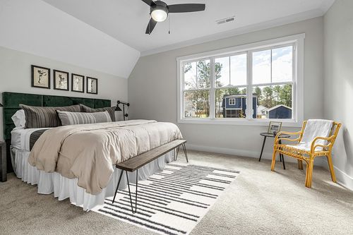 Eyely HOM406A-5 Moroccan Hype Petra Stripe Geometric Shag Indoor Area Rug Bohemian;Transitional;Modern, Bedroom, Kitchen, Living Room, Easy-Cleaning, Non-Shedding, 5 X 8, White/Gray in Grey Traditional Bedroom with King Bed