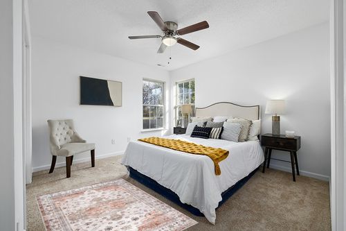 nuLOOM Banks Vintage Machine Washable Area Rug, 4' x 6', Beige in White and Yellow Modern Bedroom