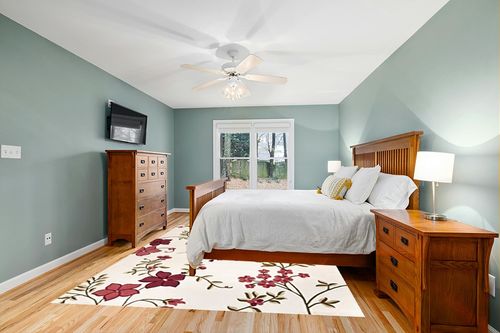 SAFAVIEH Capri Collection Area Rug - 8' x 10', Ivory & Purple, Handmade Wool, Ideal for High Traffic Areas in Living Room, Bedroom (CPR354A) in Teal and Orange Wood Bedroom