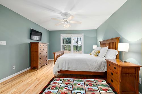 Area Rug 2x3 Feet, Xmas Truck Snowman Santa Claus Xmas Tree Christmas Rug, Rugs for Living Room Decor Bedroom Decor Kids Room, Non-Slip Living Room Rugs, Comrft Carpet Washable Rug in Teal and Orange Wood Bedroom