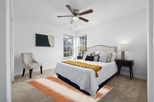 SAFAVIEH Montauk Collection Area Rug - 5' x 8', Orange, Handmade Stripe Fringe Cotton, Ideal for High Traffic Areas in Living Room, Bedroom (MTK751C) in White and Yellow Modern Bedroom