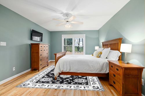 JONATHAN Y MDP505D-8 Cherie French Cottage 8 ft. x 10 ft. Area Rug, Vintage, Bohemian, Transitional, Traditional, Office, Living Room, Family Room, Dining Room, Bedroom, Black/Cream in Teal and Orange Wood Bedroom