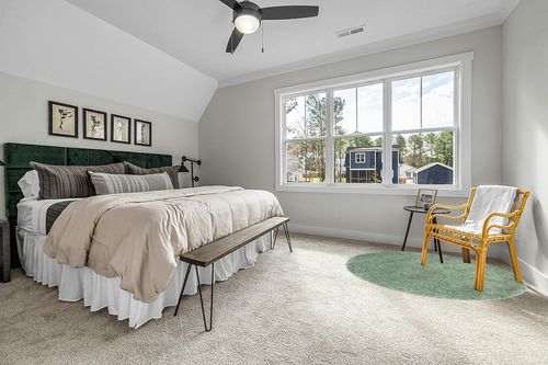 nuLOOM Kara Solid Shag Area Rug, 6' Round, Green in Grey Traditional Bedroom with King Bed