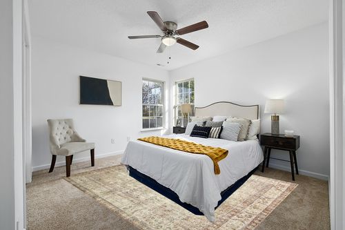Loloi II Margot Collection MAT-01 Antique/Sage 7'-6" x 9'-6" Area Rug feat. CloudPile in White and Yellow Modern Bedroom