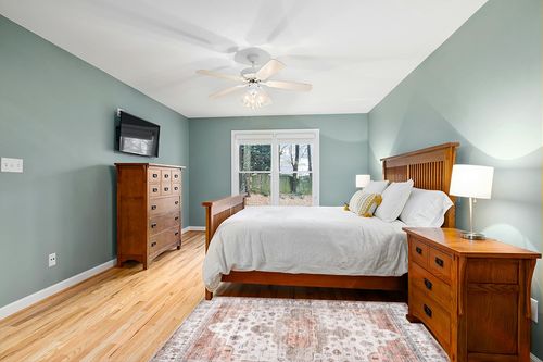 nuLOOM Banks Vintage Machine Washable Area Rug, 4' x 6', Beige in Teal and Orange Wood Bedroom