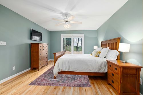 SAFAVIEH Tucson Collection Area Rug - 6' x 9', Dark Green & Rust, Persian Design, Non-Shedding Machine Washable & Slip Resistant Ideal for High Traffic Areas in Living Room, Bedroom (TSN175Y) in Teal and Orange Wood Bedroom