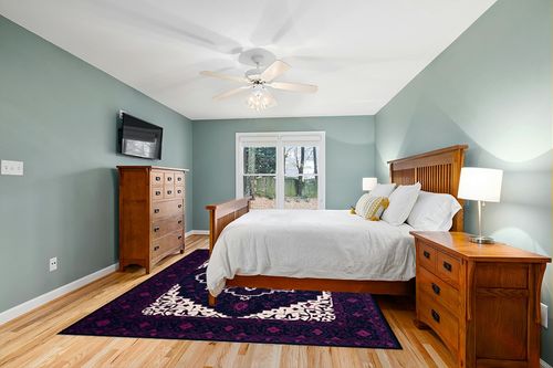 SAFAVIEH Bellagio Collection 8' x 10' Purple / Ivory BLG597A Handmade Medallion Premium Wool Area Rug in Teal and Orange Wood Bedroom