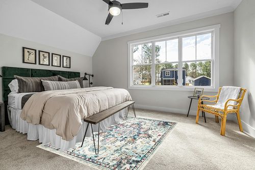SAFAVIEH Madison Collection Area Rug - 6' x 9', Cream & Blue, Boho Chic Medallion Distressed Design, Non-Shedding & Easy Care, Ideal for High Traffic Areas in Living Room, Bedroom (MAD473B) in Grey Traditional Bedroom with King Bed