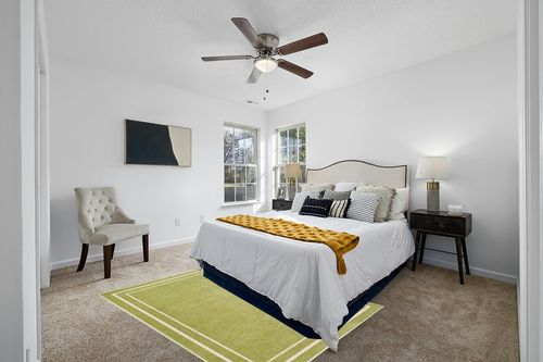 Nourison Essentials Indoor/Outdoor Green Ivory 5' x 7' Area -Rug, Easy -Cleaning, Non Shedding, Bed Room, Living Room, Dining Room, Backyard, Deck, Patio (5x7) in White and Yellow Modern Bedroom