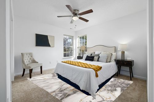 ‎Grey/Gold ‎Contemporary ‎Non Slip Area Rug in White and Yellow Modern Bedroom