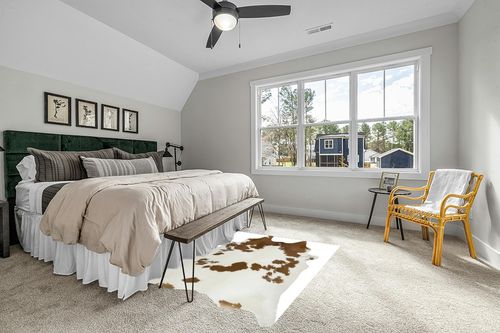 Brown & White Cowhide Area Rug Natural Premium Quality Cow Skin Hair On Leather Rug for Bedroom Décor 5ft x 7ft (60Inch x 84Inch, 152.4CM x 213.36CM) XX-Large in Grey Traditional Bedroom with King Bed