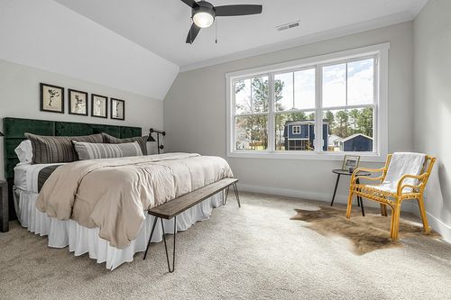 Tomtom Cowhides Brindle Medium Cowhide Rug 100% Natural Leather Rugs 6x6 in Grey Traditional Bedroom with King Bed