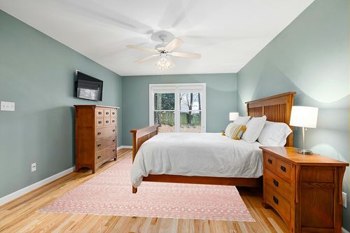 SAFAVIEH Micro-Loop Collection Area Rug - 8' x 10', Pink & Ivory, Handmade Moroccan Boho Tribal Wool, Ideal for High Traffic Areas in Living Room, Bedroom (MLP502U) in Teal and Orange Wood Bedroom