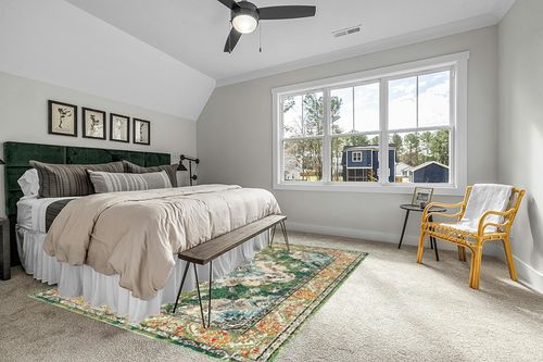 SAFAVIEH Monaco Collection Area Rug - 8' x 10', Forest Green & Light Blue, Boho Medallion Distressed Design, Non-Shedding & Easy Care, Ideal for High Traffic Areas in Living Room, Bedroom (MNC243F) in Grey Traditional Bedroom with King Bed