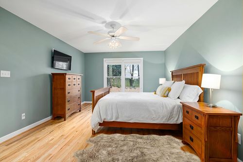 Nouvelle Legende® Faux Fur Sheepskin Premium Rug Quattro (43 in. X 73 in.) Tan in Teal and Orange Wood Bedroom