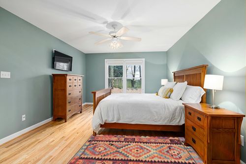 Unique Loom Outdoor Tribal Collection Area Rug - Tortuguero (4' x 6' Rectangle, Multi/Blue) in Teal and Orange Wood Bedroom