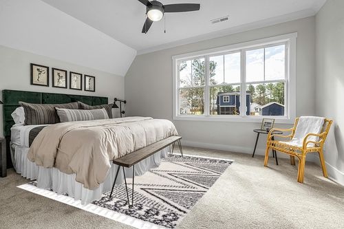 nuLOOM Cassia Moroccan Diamond Shaggy Tassel Area Rug, 8x10, Off-white in Grey Traditional Bedroom with King Bed