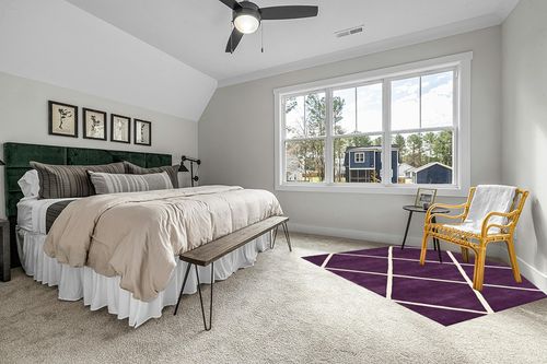 SAFAVIEH Chatham Collection 7' Square Purple / Ivory CHT720F Handmade Diamond Trellis Premium Wool Area Rug in Grey Traditional Bedroom with King Bed