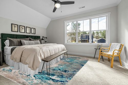 SAFAVIEH Madison Collection Area Rug - 9' x 12', Blue & Grey, Modern Boho Abstract Design, Non-Shedding & Easy Care, Ideal for High Traffic Areas in Living Room, Bedroom (MAD440M) in Grey Traditional Bedroom with King Bed