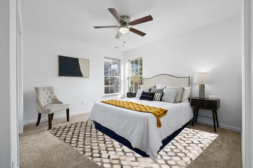 Blackamoor Leather Hide Patchwork Area Rug Handmade Cowhide Contemporary Grey Style (6'x9' ft) in White and Yellow Modern Bedroom
